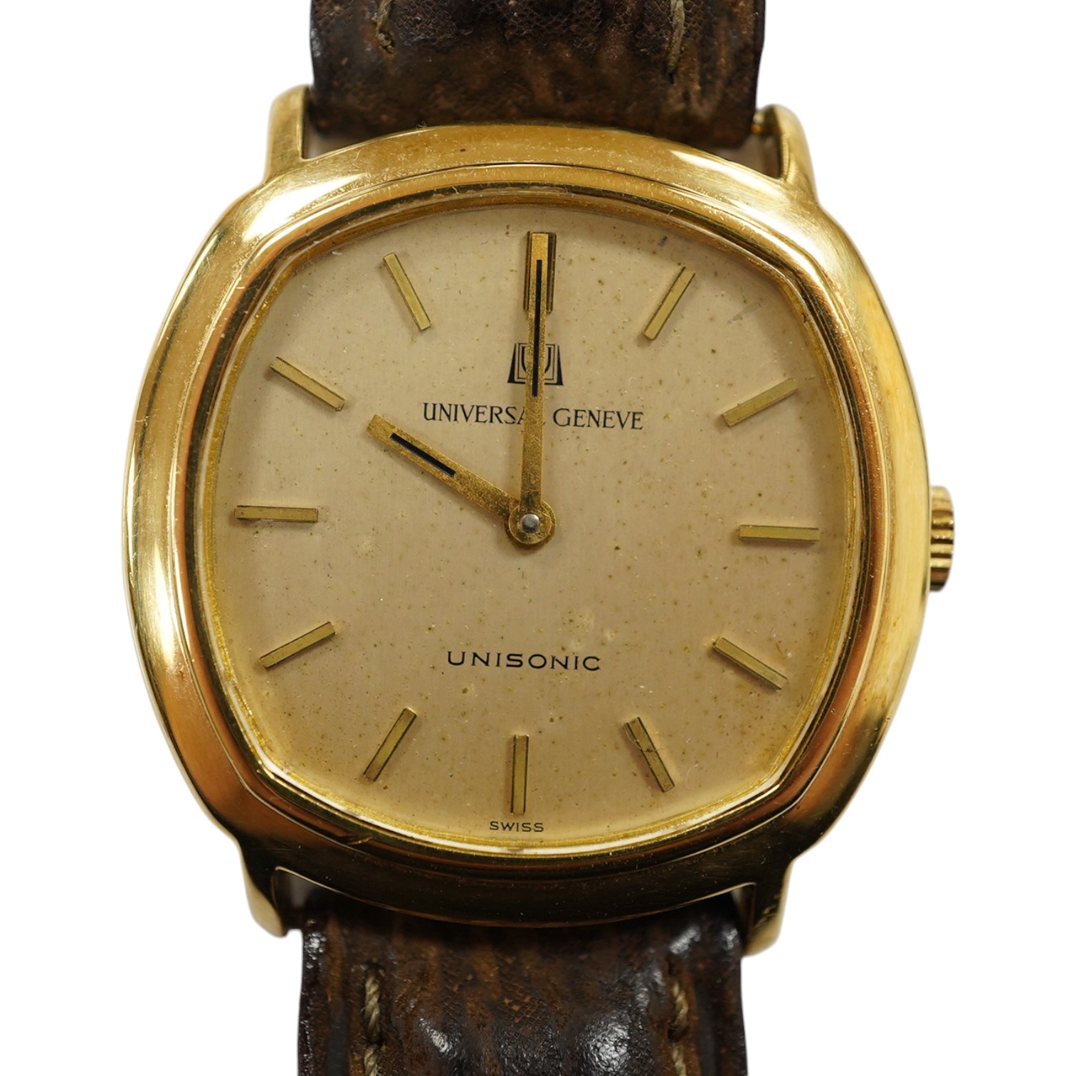 A gentleman's 18k gold Universal Unisonic quartz wrist watch, with baton numerals, case diameter 33mm, on an associated strap. Condition - poor to fair